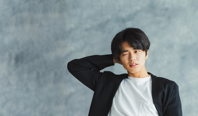 悩む男性