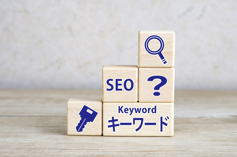 SEOと書かれたブロック